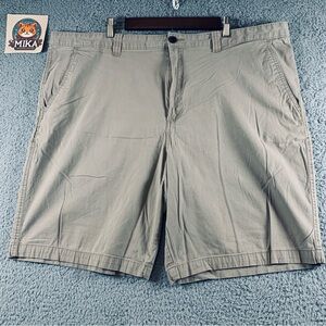 Magellan Outdoors Shorts Men's Flat Front Cotton Blend‎ Khaki Size 44W Inseam 9"